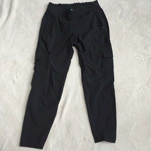 Athletes elastic waist cargo pants